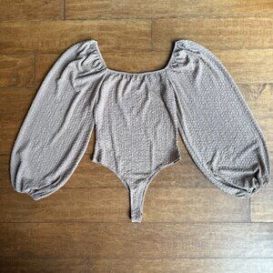 Francesca’s Textured Puff Sleeve Square-Neck Bodysuit – Taupe – Size S (NEW)